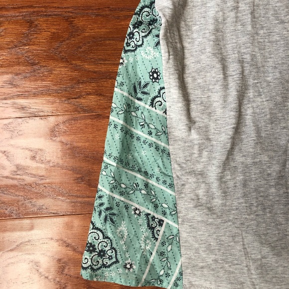 Style & Co brand grey top w/blue green pattern - Picture 5 of 10